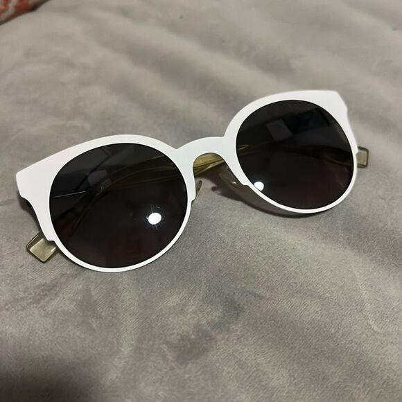 White Fendi Metal Frames - LIKE NEW - Picture 1 of 4